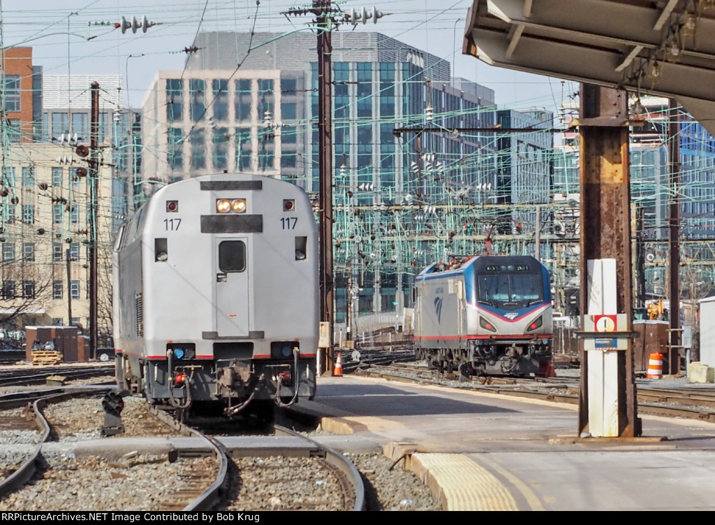 AMTK 117 (L) and AMTK 631 doing the motive power two-step 